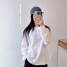 简约慵懒松弛感 领口破坏设计长袖圆领宽松版t恤筋骨立裁气质Tee