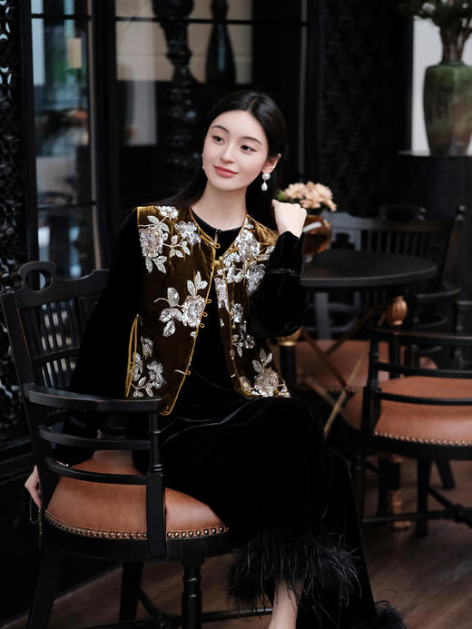 盛唐婧 | 手工钉珠山茶花真丝丝绒马甲 商品图0