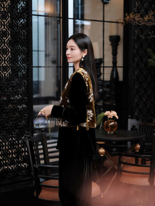 盛唐婧 | 手工钉珠山茶花真丝丝绒马甲 商品图2