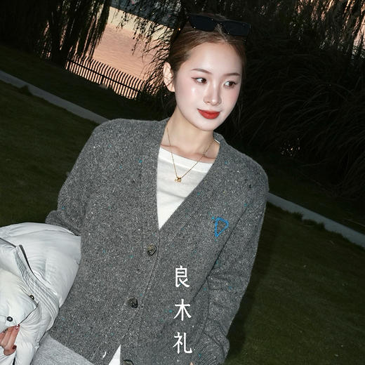 【预售7天】良木礼山羊绒开衫（D25102302F） 商品图1