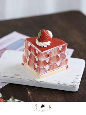 草莓千层塔切块