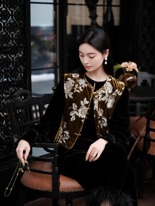 盛唐婧 | 手工钉珠山茶花真丝丝绒马甲 商品图1