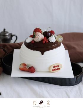 轻乳酪草莓蛋糕（水果装饰随机）