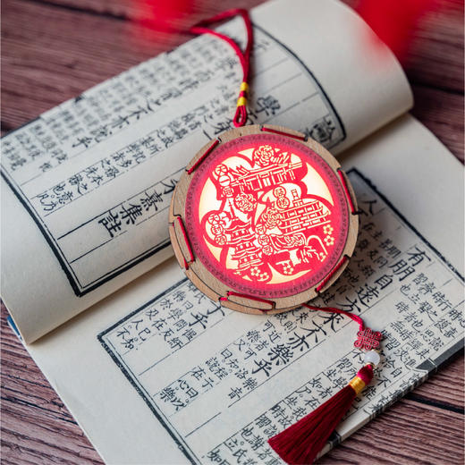 羽诗制造出品 红运高照非遗剪纸中国鼓艺术挂饰夜灯胡桃木蒸笼香炉文创礼盒 商品图1