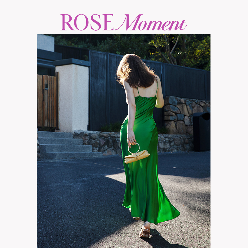 氛围感荡领真丝侧开叉长吊小黑裙 A230801