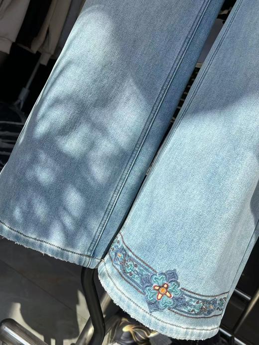 女王节抢购价-不支持退（清）【自营】🔥🔥🔥加绒厚款【自营爆款牛仔】8109密密绒重工刺绣筒裤浅色系牛仔-喜出 商品图4