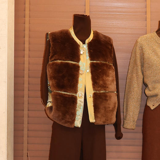 【特价不退换】【预售7天】良木礼桑蚕丝鹅绒马甲（D251103452） 商品图0