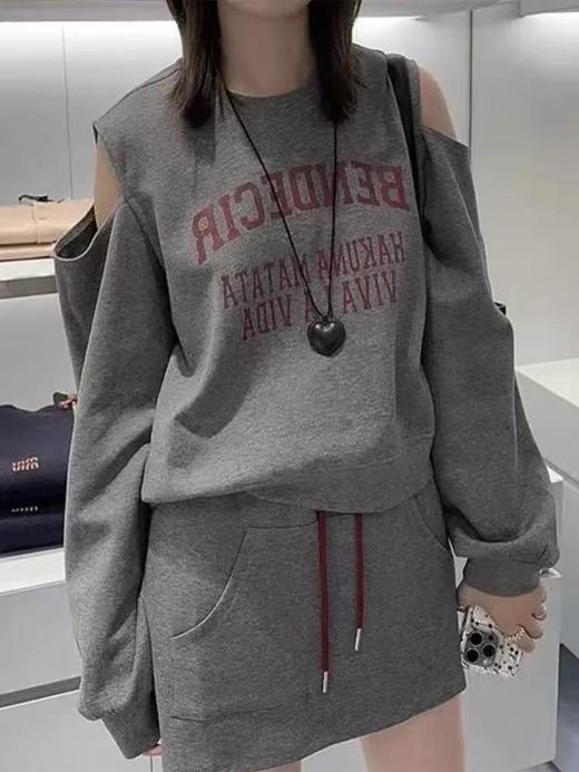 【清仓价】不参与退换 -3008单件漏肩卫衣-喜出 商品图0