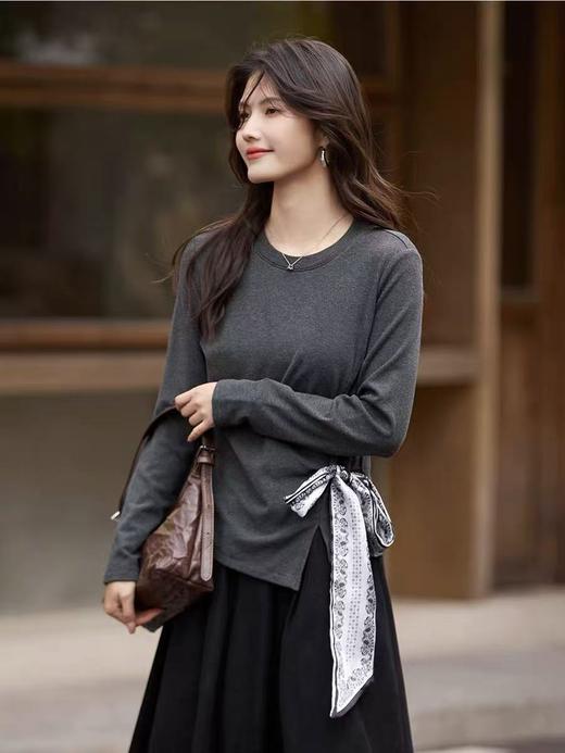 【超值特卖】T988 黏胶纤维深灰不规则飘带丝巾打底衫-喜出 商品图0