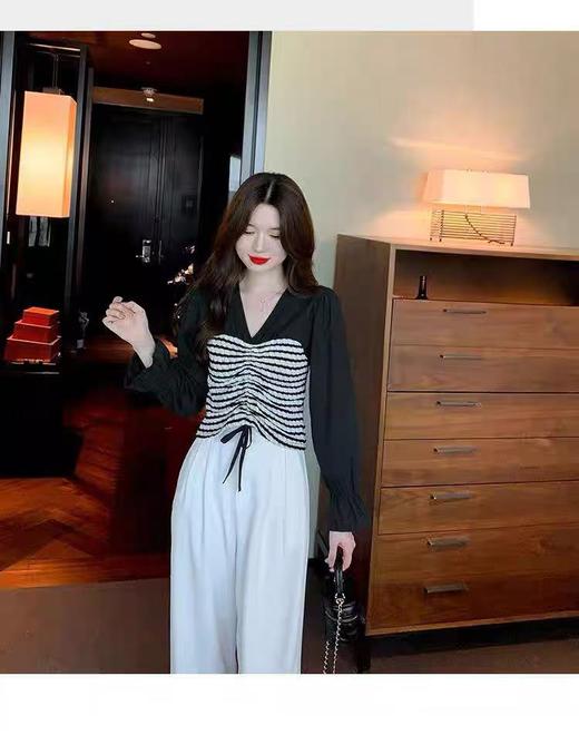 【清仓价】不参与退换 -v领条纹拼针织短款小衫-喜出 商品图2