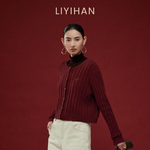 LIYIHAN岁暖红 2025冬季新款绵羊毛刺绣开衫毛衣红色女短款针织衫 商品图2