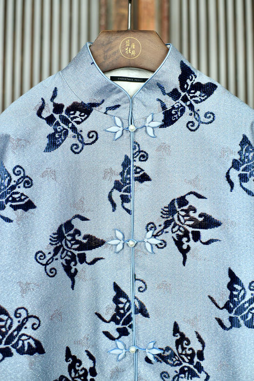 盛唐牡丹 | 百蝶纹丝毛漳缎对襟外套 商品图2