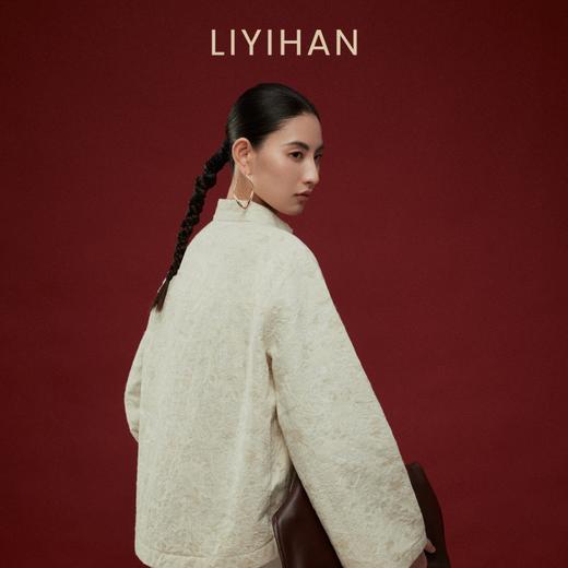 LIYIHAN写意集 2025冬新款新中式棉质提花盘扣外套白色女夹棉夹克 商品图4
