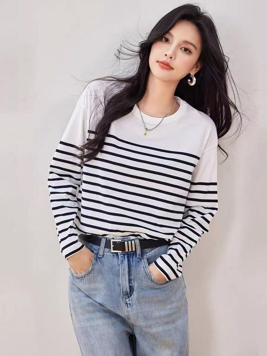 【超值特卖】黑白条纹长袖百搭打底衫-喜出 商品图0