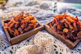 新疆葡萄干红香妃 绿香妃 夏黑 无核白葡萄干，