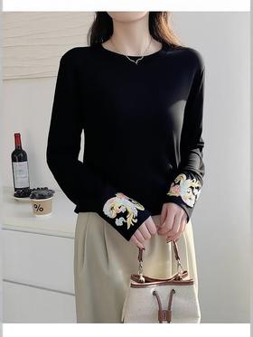 【超值特卖】（短款）3059凤凰刺绣袖口打底衫-喜出