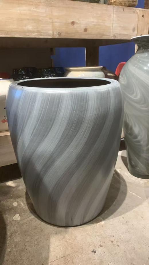落地灰色条纹花盆 商品图0