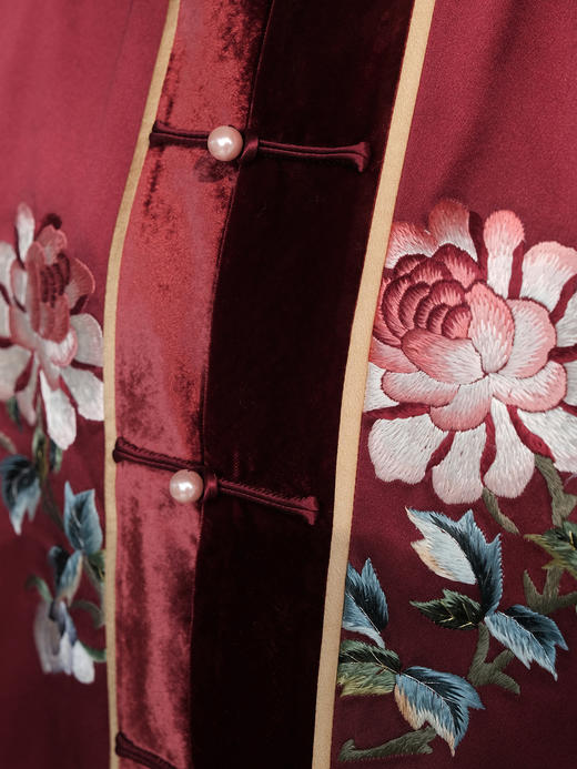 盛唐牡丹大师系列 | 重缎真丝手绣水貂棉外套（盛唐牡丹与非遗传承人王小潇联名系列) 商品图4