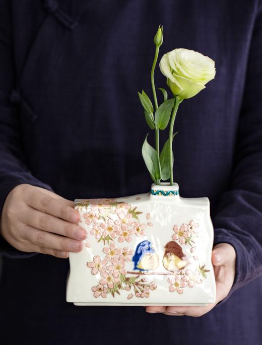 日本进口九谷烧樱花雀鸟吉祥锦鲤方形小花器插花瓶桌面摆件装饰品九谷烧花福雀花瓶12cm 商品图4