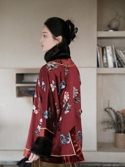盛唐牡丹大师系列 | 重缎真丝手绣水貂棉外套（盛唐牡丹与非遗传承人王小潇联名系列) 商品图9