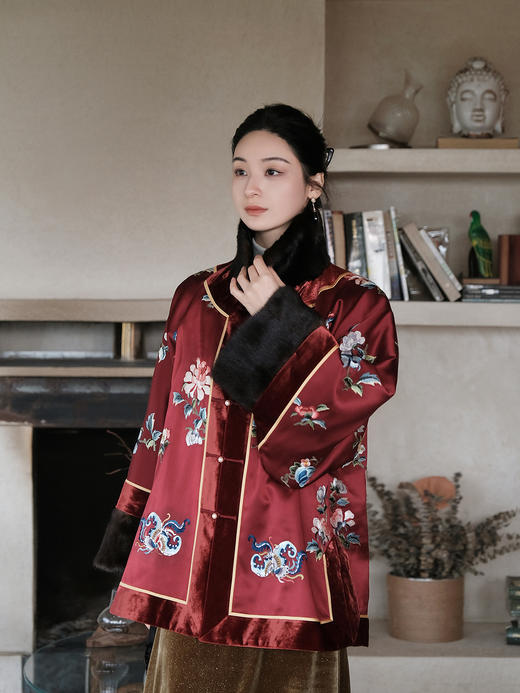 盛唐牡丹大师系列 | 重缎真丝手绣水貂棉外套（盛唐牡丹与非遗传承人王小潇联名系列) 商品图0
