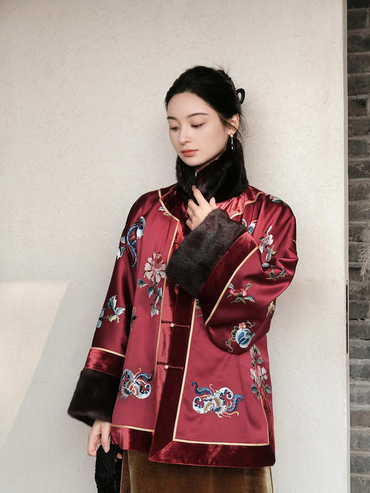 盛唐牡丹大师系列 | 重缎真丝手绣水貂棉外套（盛唐牡丹与非遗传承人王小潇联名系列) 商品图6