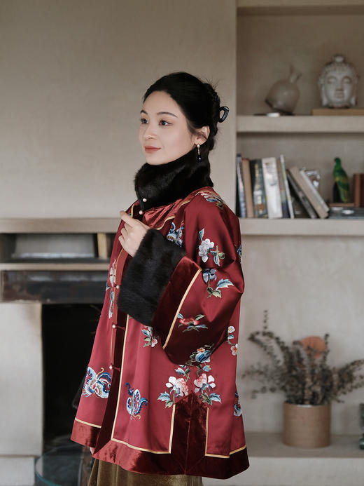 盛唐牡丹大师系列 | 重缎真丝手绣水貂棉外套（盛唐牡丹与非遗传承人王小潇联名系列) 商品图1
