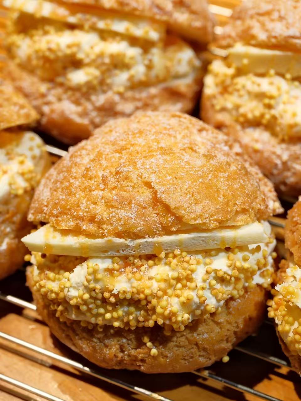 奶皮子菠萝包（原价20 尝鲜价13.8，仅限明天12月4日下午四点后到店自提）