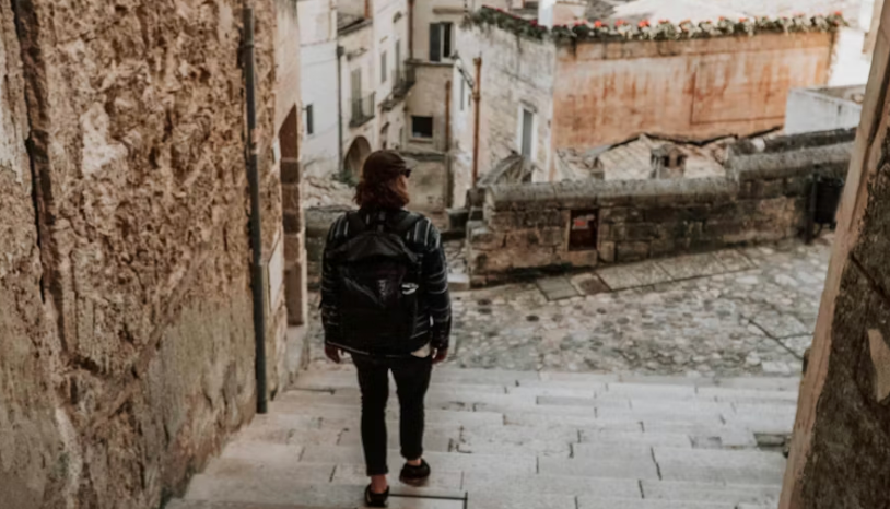 《2025文旅行业新媒体营销趋势报告》：8大趋势深度解读