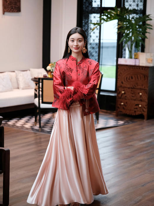盛唐婧 | 新中式软缎提花驼鸟毛对襟外套-红色 商品图9