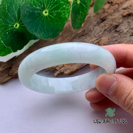 派瑞翡翠 翡翠手镯 糯种 浅绿色 商品图3