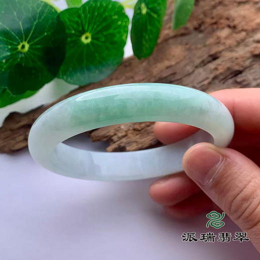 派瑞翡翠 翡翠手镯 糯种 浅绿色 商品图2