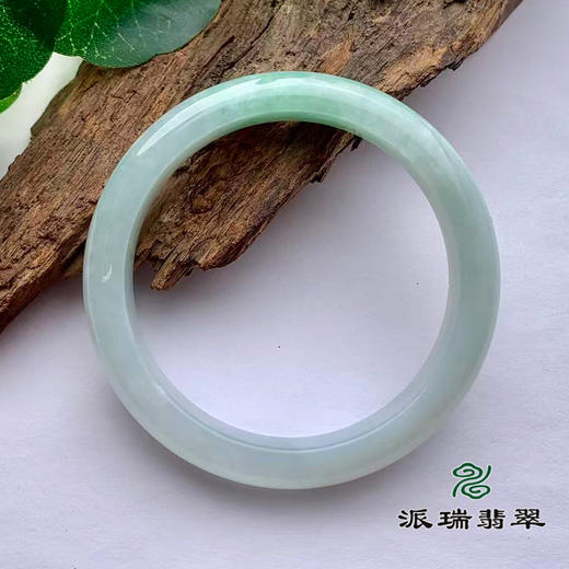 派瑞翡翠 翡翠手镯 糯种 浅绿色 商品图1