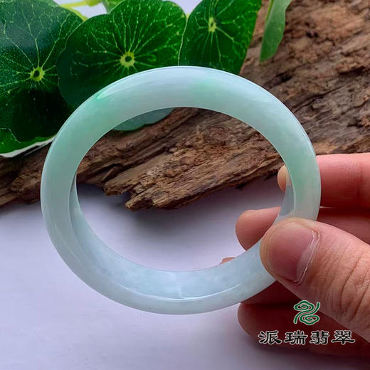 派瑞翡翠 翡翠手镯 糯种 浅绿色 商品图3