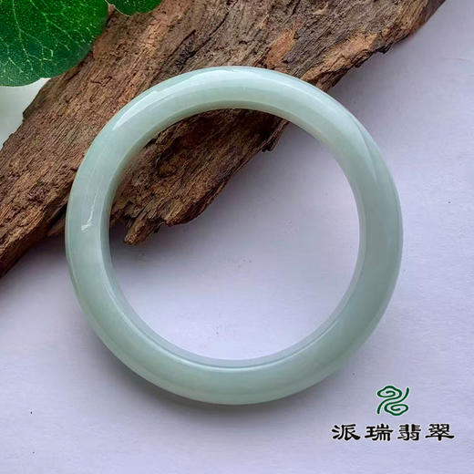 派瑞翡翠 翡翠手镯 糯种 浅绿色 商品图1