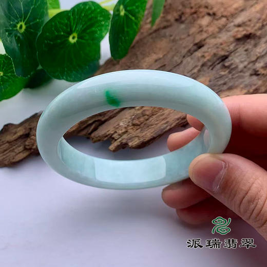 派瑞翡翠 翡翠手镯 糯种 浅绿色 商品图1