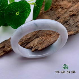 派瑞翡翠 翡翠手镯 糯种 浅绿色