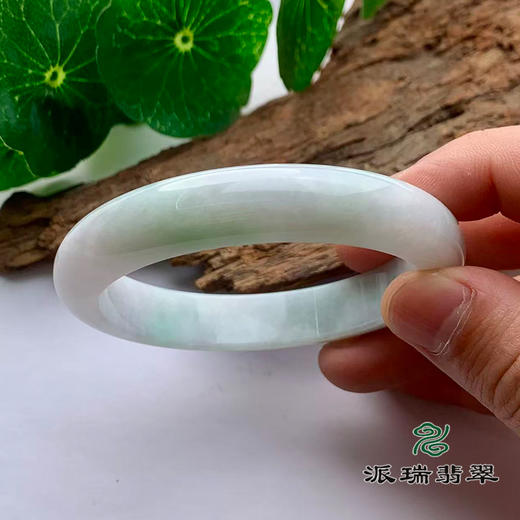 派瑞翡翠 翡翠手镯 糯种 浅绿色 商品图2