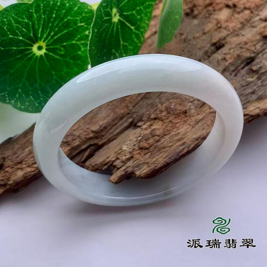 派瑞翡翠 翡翠手镯 糯种 浅绿色 商品图0