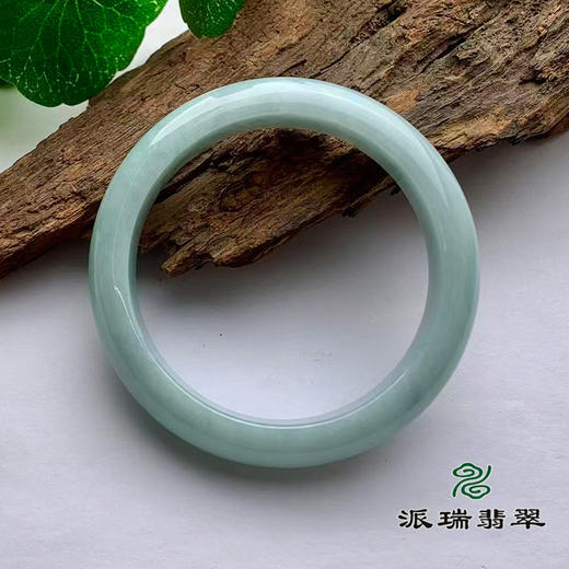 派瑞翡翠 翡翠手镯 糯种 浅绿色 商品图2