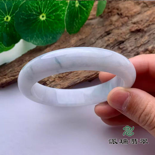 派瑞翡翠 翡翠手镯 糯种 浅绿色 商品图2