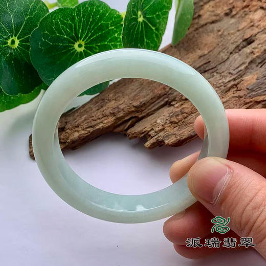派瑞翡翠 翡翠手镯 糯种 浅绿色 商品图3