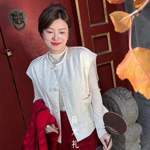 【特价不退换】【预售7天】良木礼桑蚕丝羊毛马甲（D25102520） 商品图1
