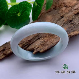 派瑞翡翠 翡翠手镯 糯种 浅绿色