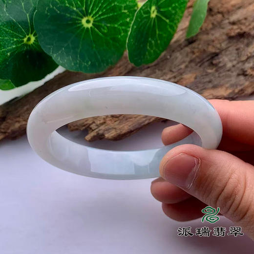 派瑞翡翠 翡翠手镯 糯种 浅绿色 商品图3