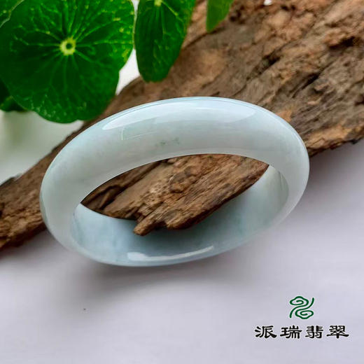 派瑞翡翠 翡翠手镯 糯种 浅绿色 商品图0