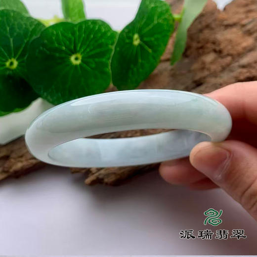 派瑞翡翠 翡翠手镯 糯种 浅绿色 商品图2