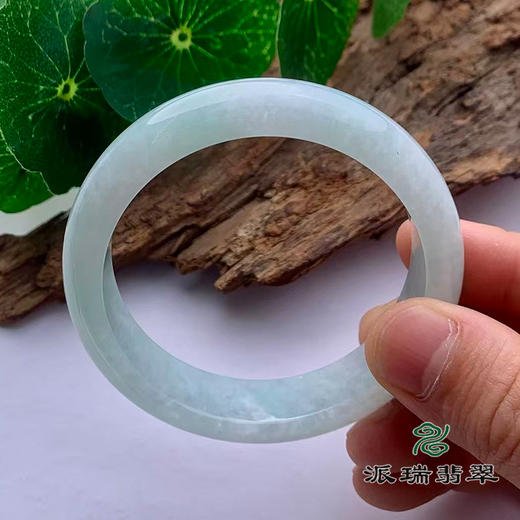 派瑞翡翠 翡翠手镯 糯种 浅绿色 商品图1