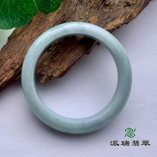 派瑞翡翠 翡翠手镯 糯种 浅绿色 商品图3