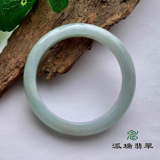 派瑞翡翠 翡翠手镯 糯种 浅绿色 商品图3